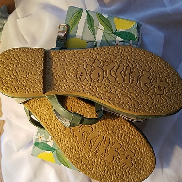 Pineapple Sandals - Picture 5 of 7